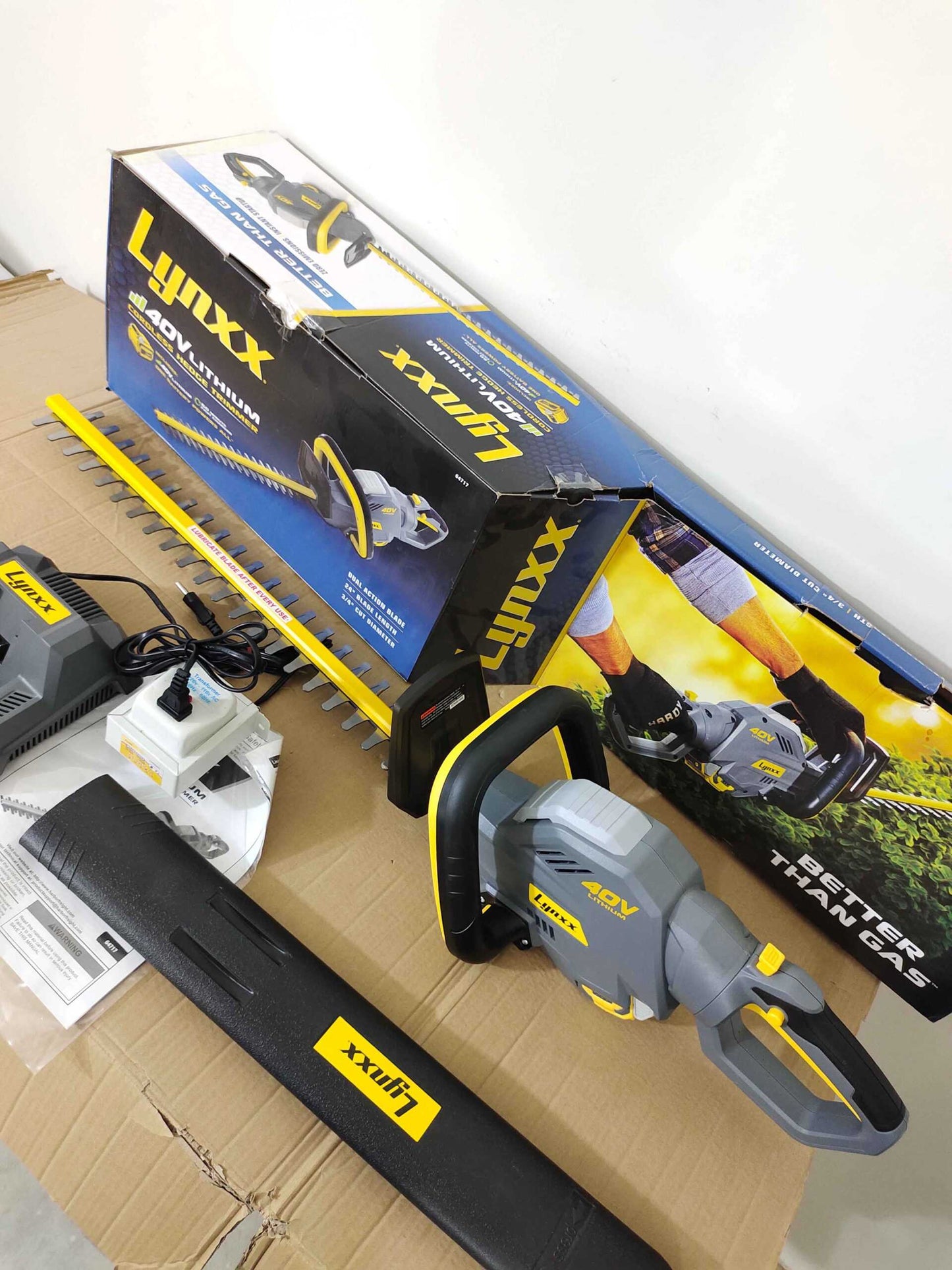 Lynxx 40V Lithium Cordless Hedge Trimmer ( USA LOT)