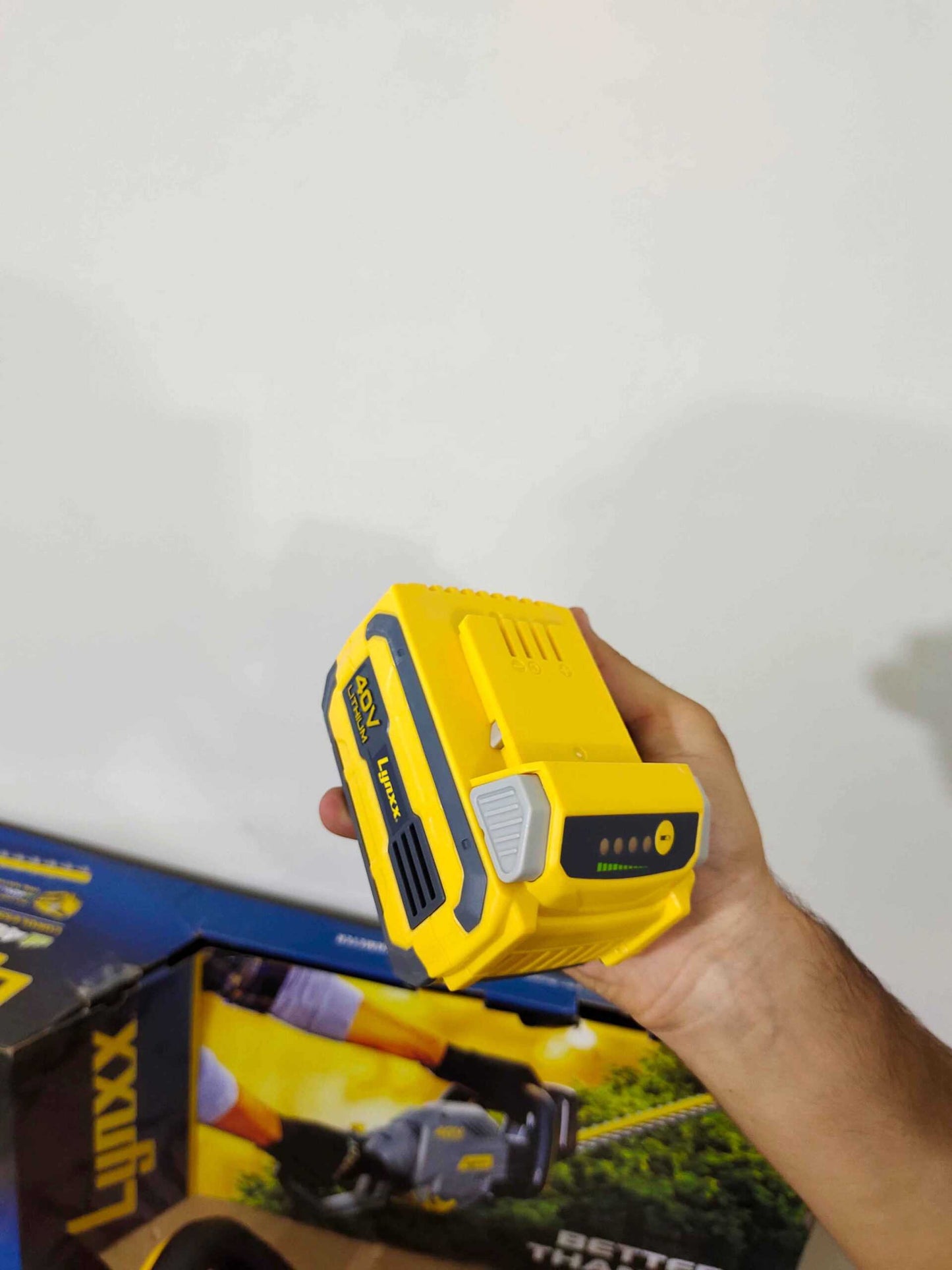 Lynxx 40V Lithium Cordless Hedge Trimmer ( USA LOT)