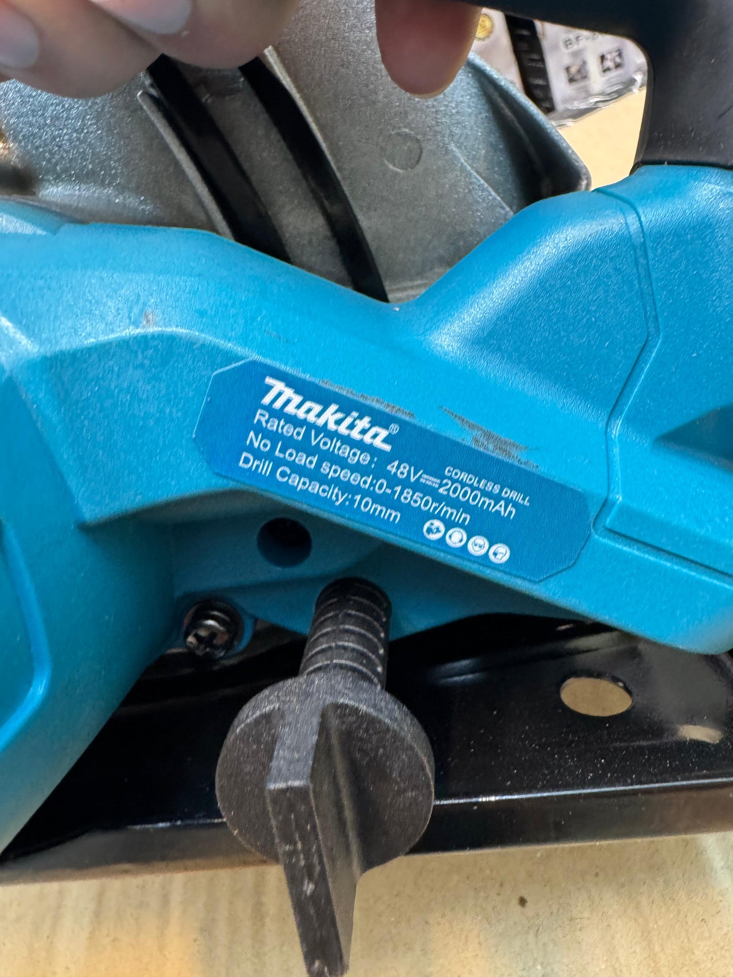 MAKITA 48v 7 inch cordless circular saw ( hand cuter )