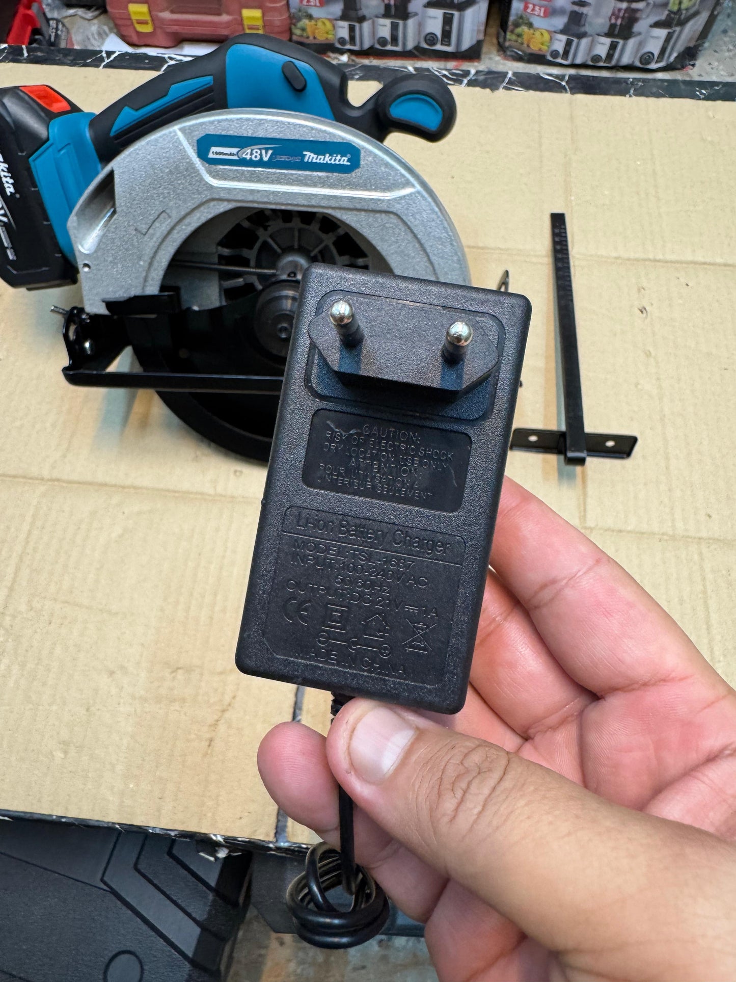 MAKITA 48v 7 inch cordless circular saw ( hand cuter )