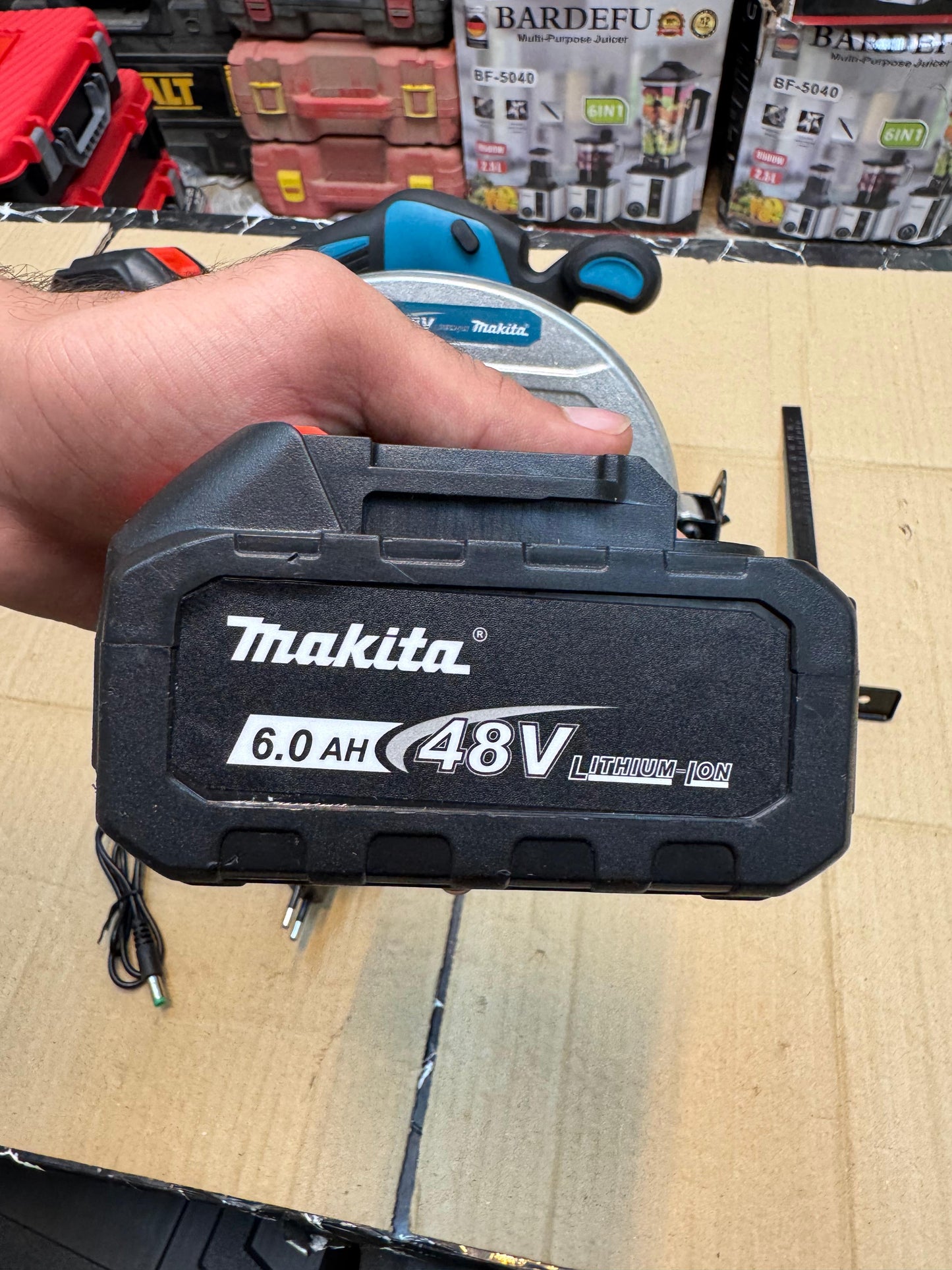MAKITA 48v 7 inch cordless circular saw ( hand cuter )