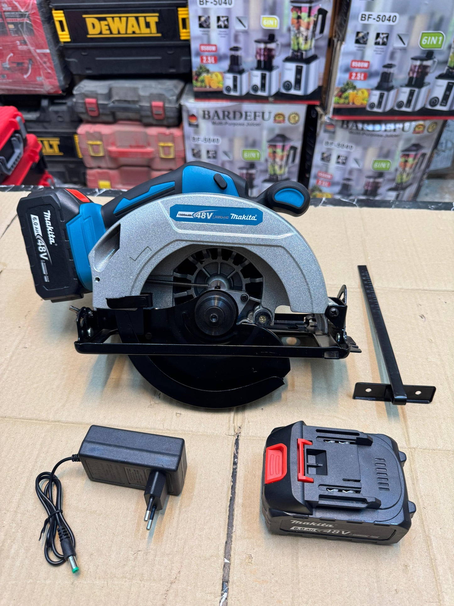 MAKITA 48v 7 inch cordless circular saw ( hand cuter )