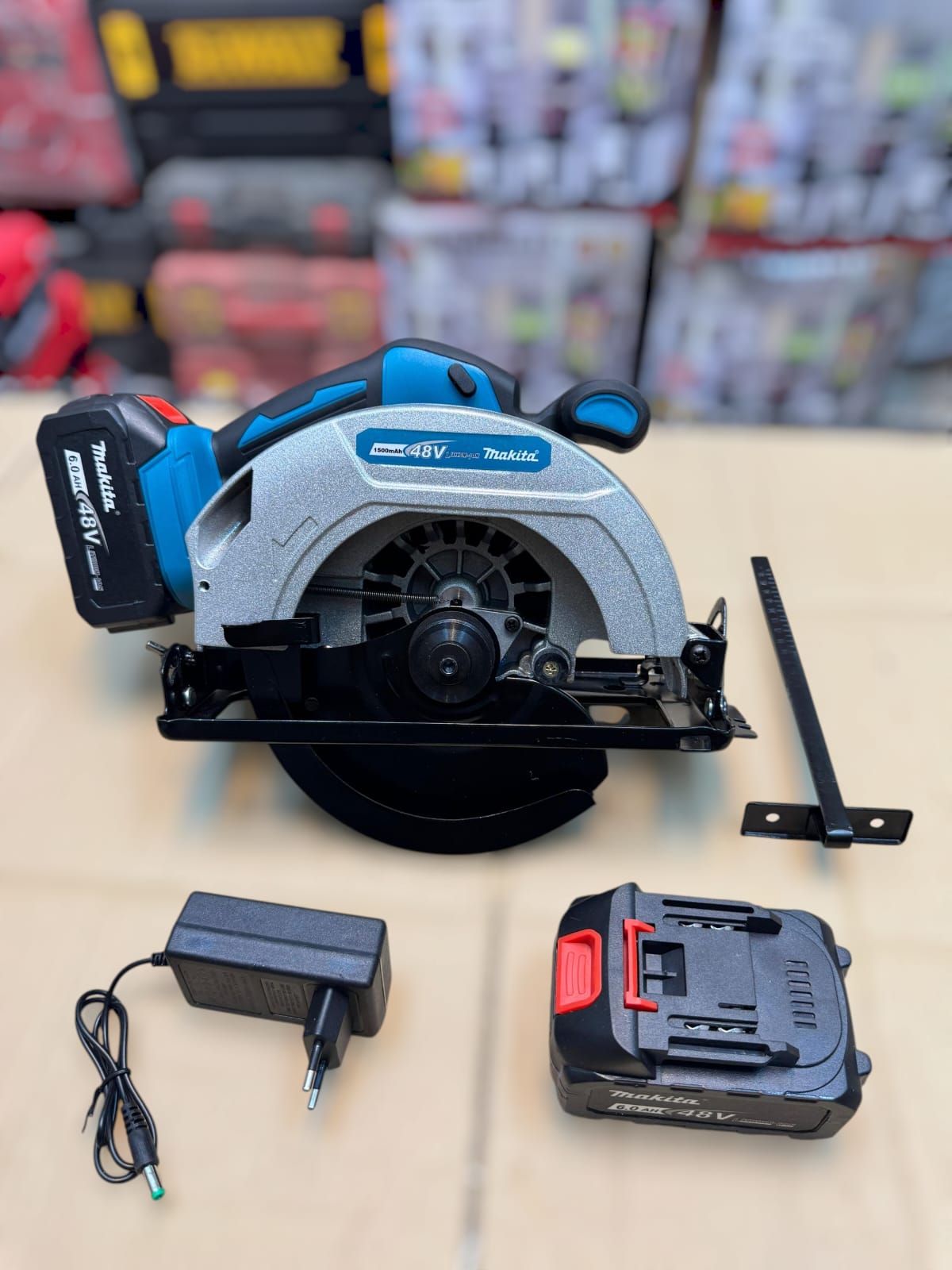 MAKITA 48v 7 inch cordless circular saw ( hand cuter )