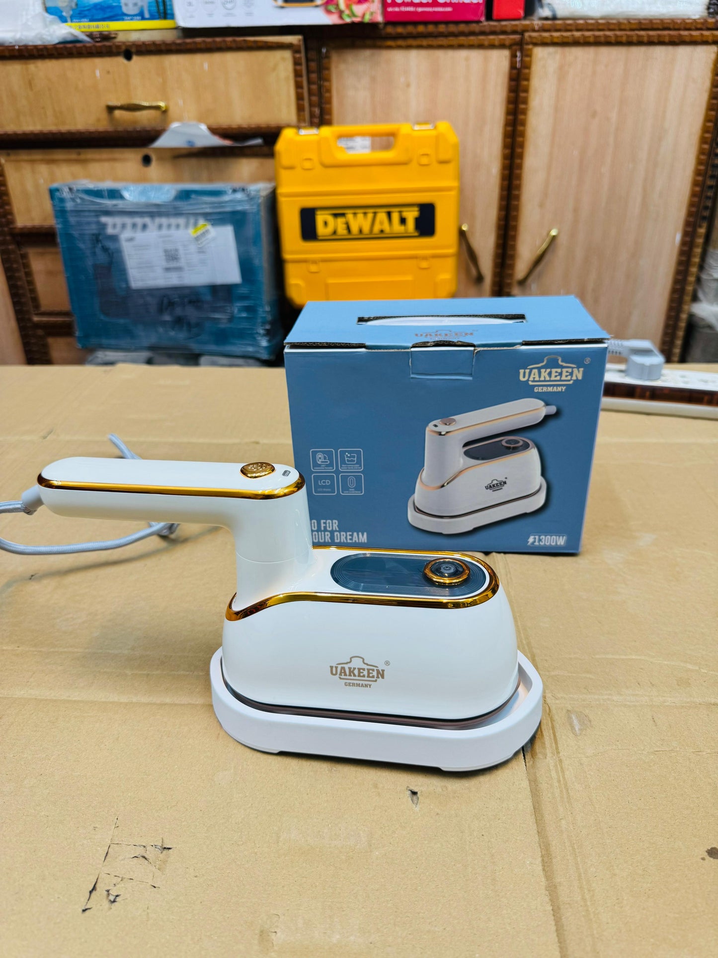UAKEEN Germany  steam & dry iron 827