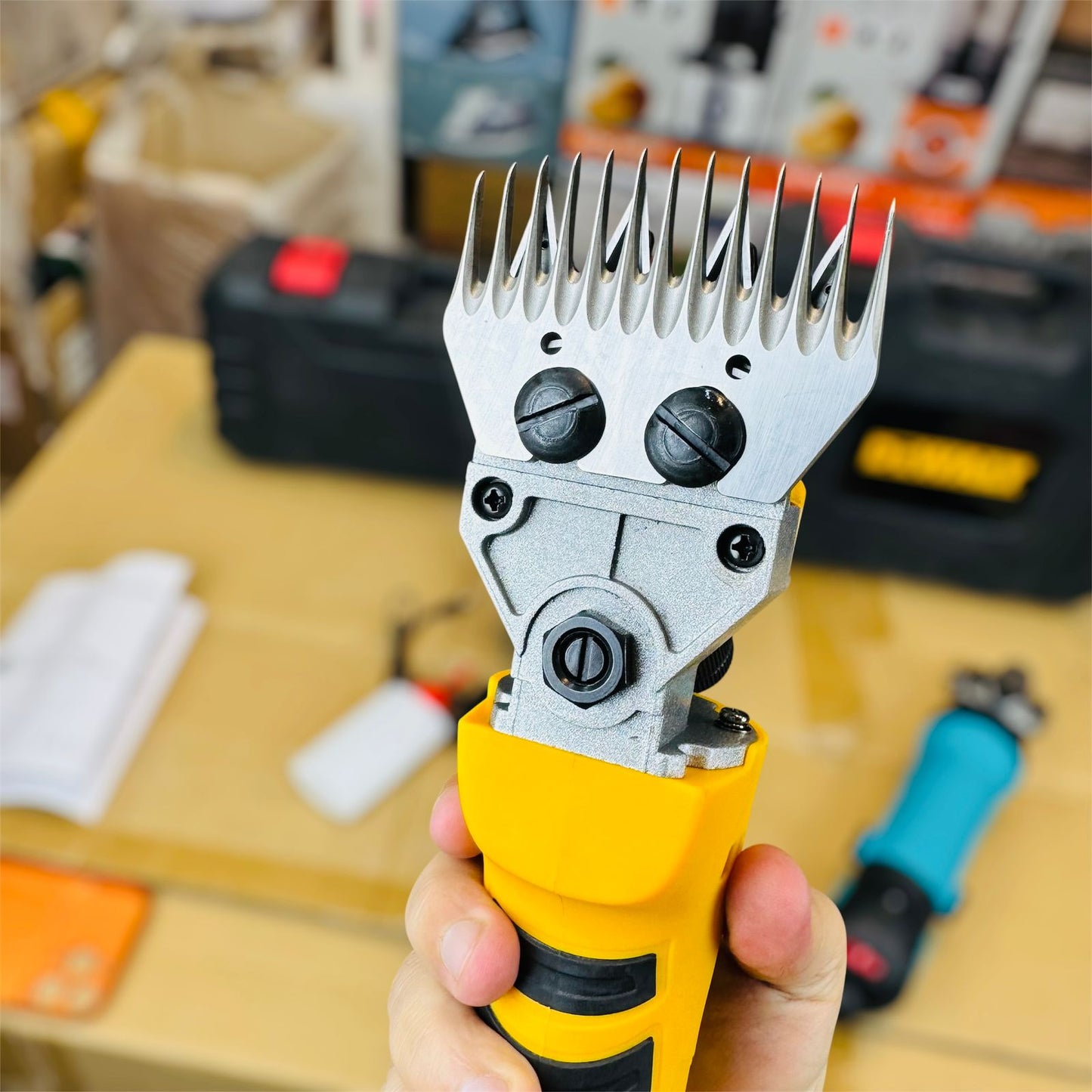 Animal hair cutting machine ( hair trimmer )