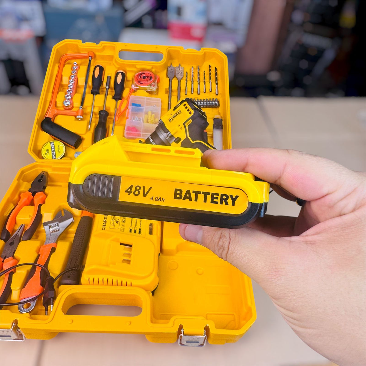 DEWALT 117 brushles dril mechine set