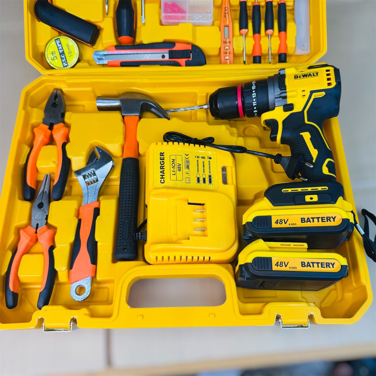 DEWALT 117 brushles dril mechine set