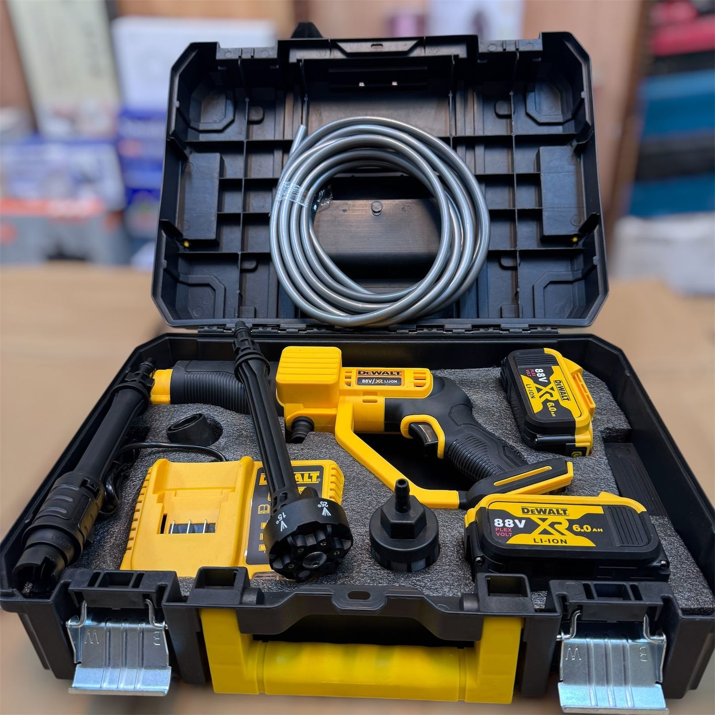 DeWalt Rechargeable Pressure Washer ( car & solar washer )