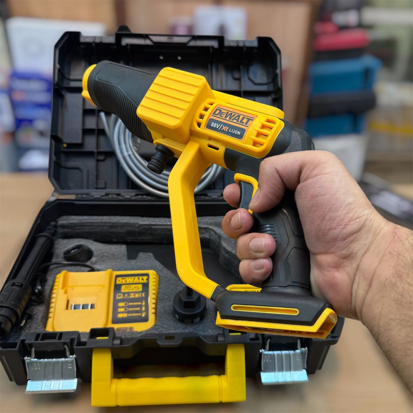 DeWalt Rechargeable Pressure Washer ( car & solar washer )