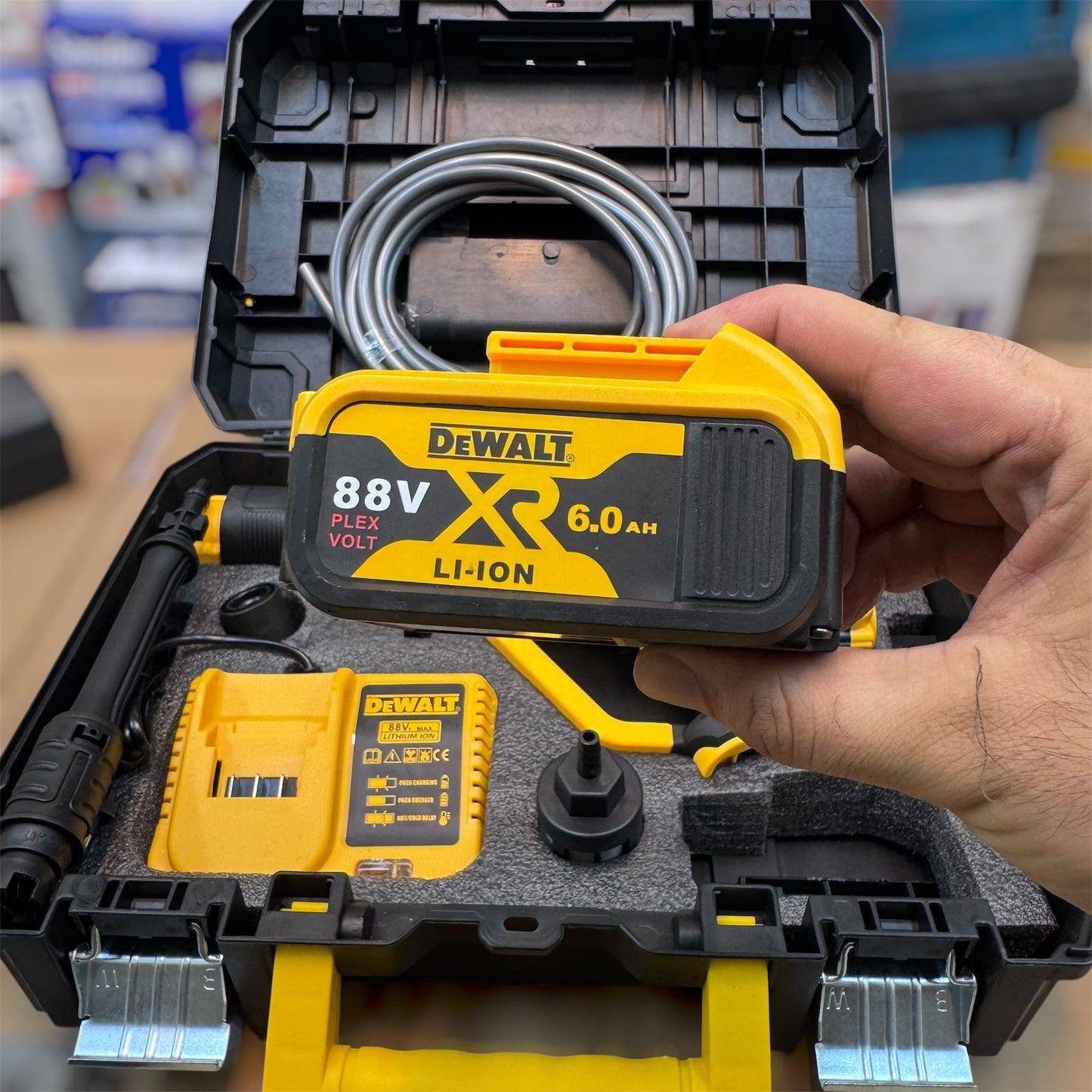 DeWalt Rechargeable Pressure Washer ( car & solar washer )