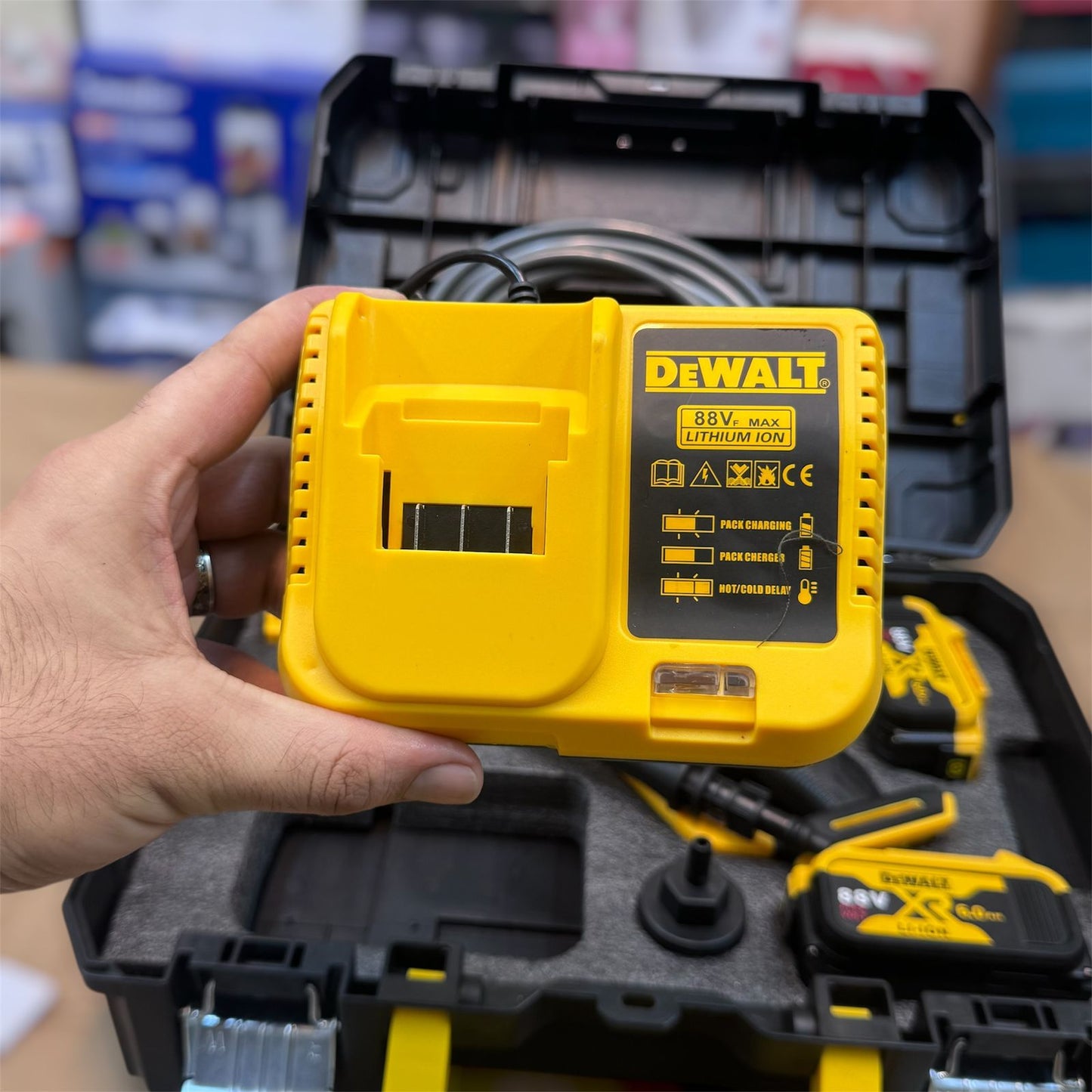 DeWalt Rechargeable Pressure Washer ( car & solar washer )