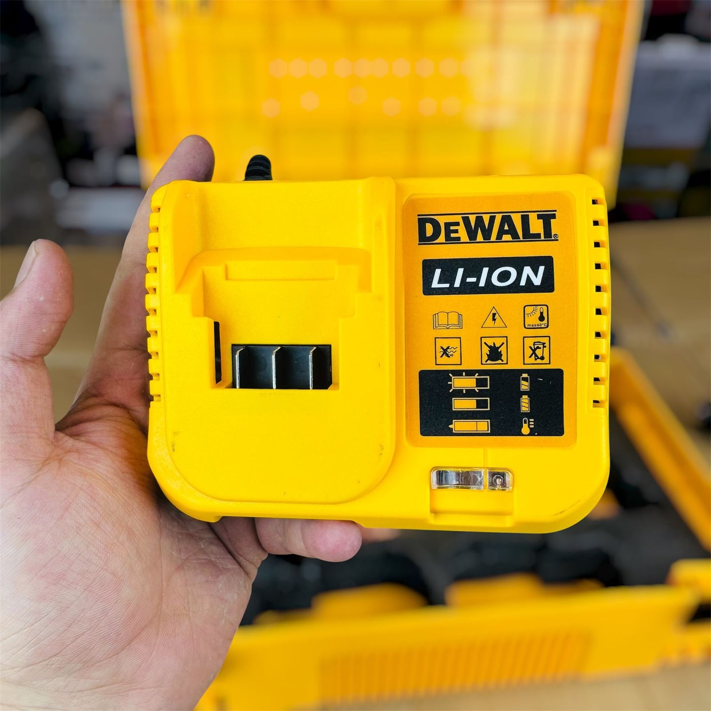 Dewalt 2 in 1 drill & impact wench with tools ( made in CZECH REPULIC )