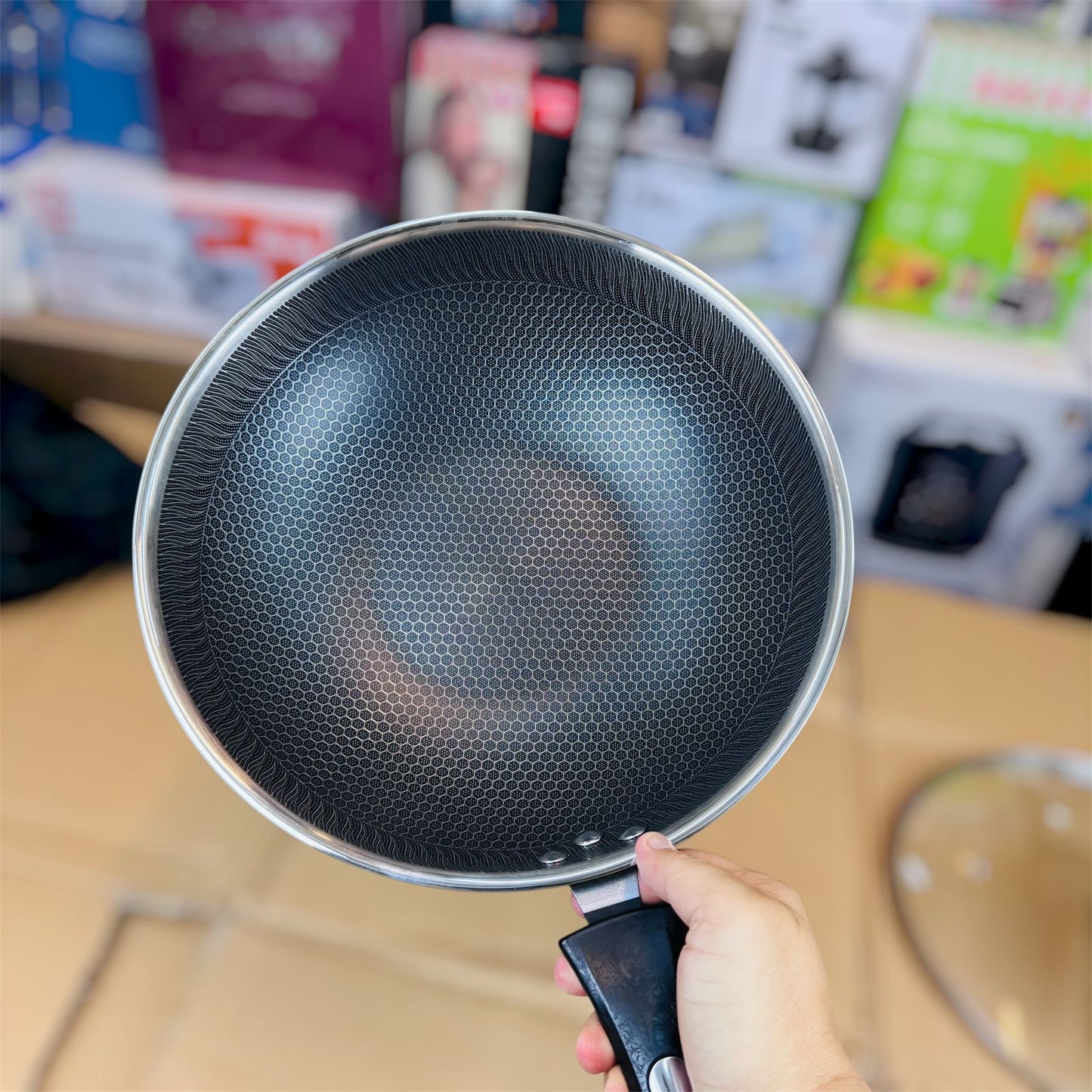 Honeycomb Laser Coating Deep Fry Pan 32cm with Silicon Handle