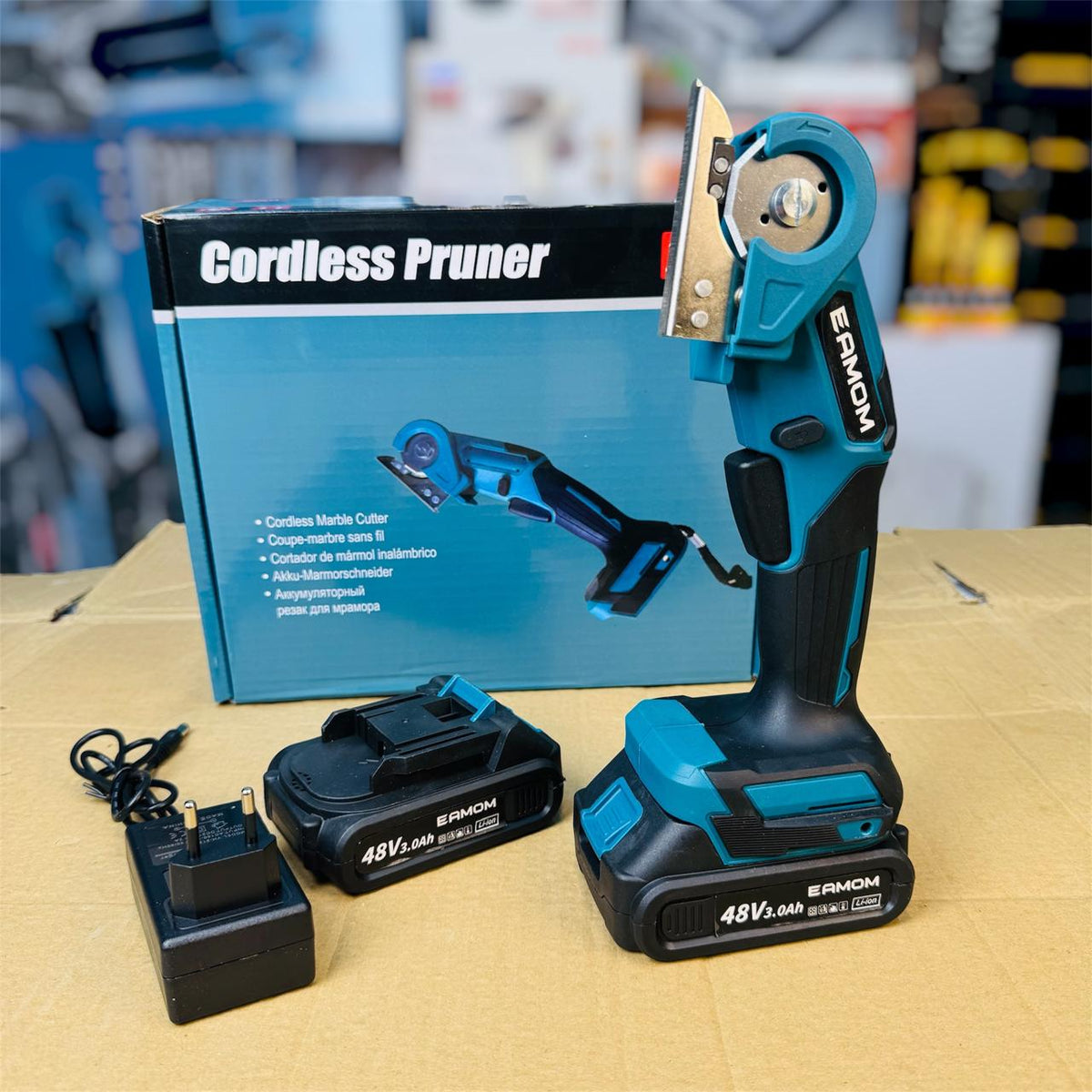 Eamon Cordless Pruner for clothes, carpet and carton