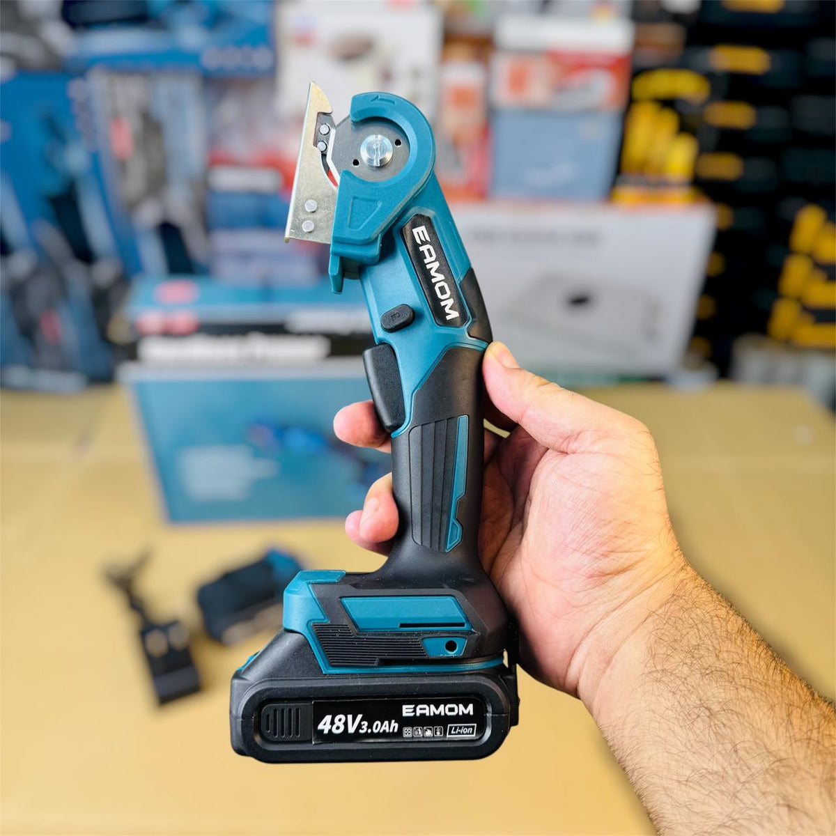 Eamon Cordless Pruner for clothes, carpet and carton