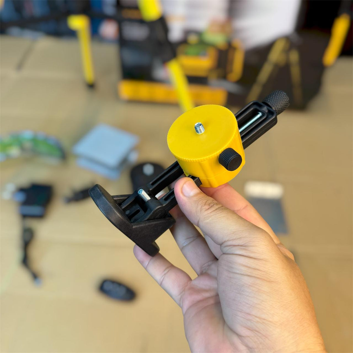 DeWalt 360° Rechargeable Lasser Level – 16-Line Green Laser with Tripod & Remote