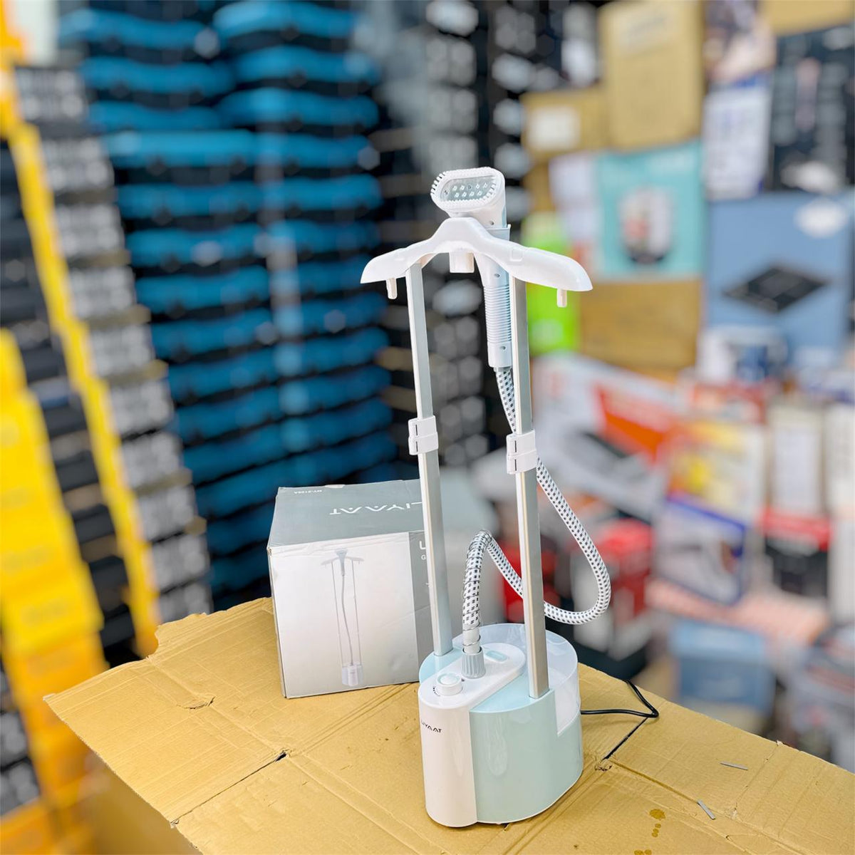 Liyaat Garment Steamer – Fast Heat-Up Fabric Steamer for Clothes