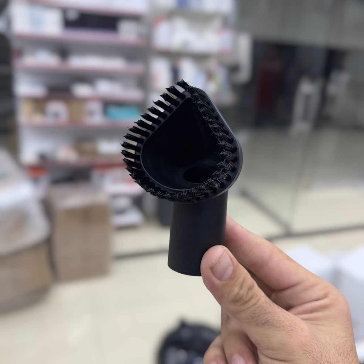 Geepas 19011 vacuum cleaner easy parking nozzle