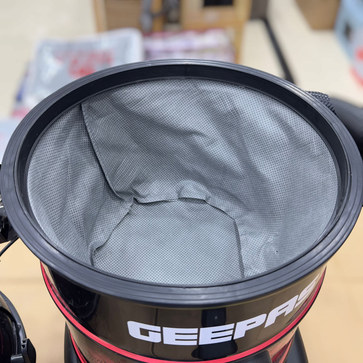 Geepas 19064 vacuum cleaner packaging box
